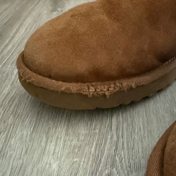 UGG Women’s Classic Short  Boots Chestnut Size 8 Fall Winter Cozy - Picture 8 of 11